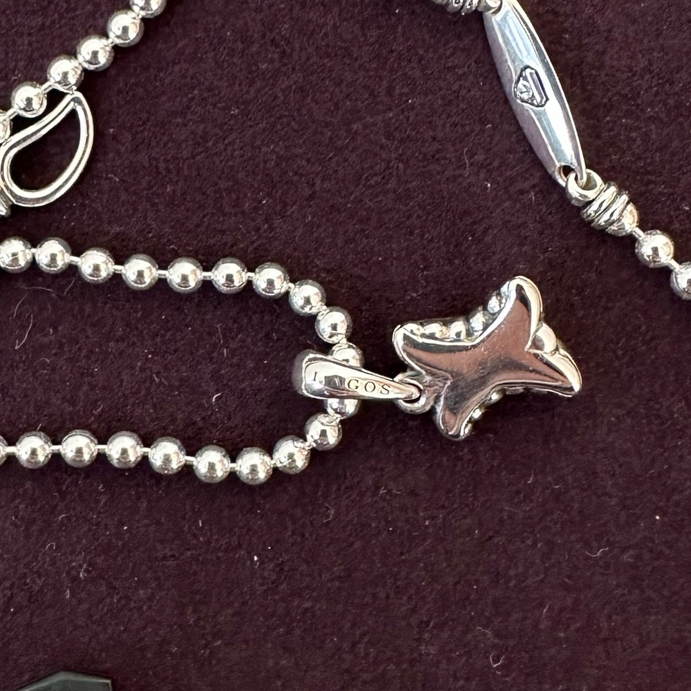 Lagos Embrace pendant necklace - Picture 7 of 9